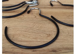 Вішалка-плечики в чорному силіконі для шарфа, хусток, краваток. 